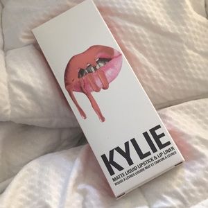 Kylie Jenner Lipkit Dirty Peach & Love Bite.